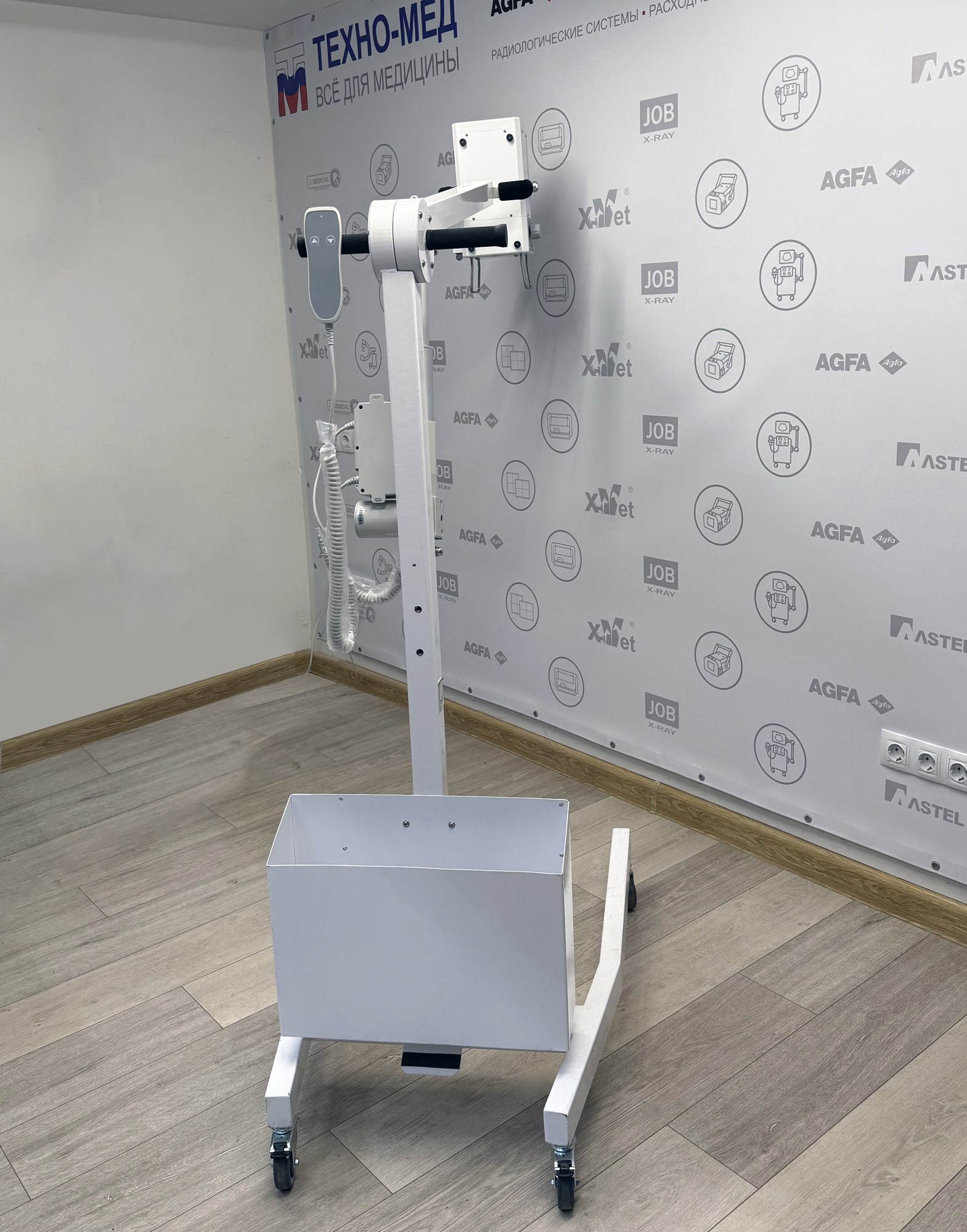 Стойка для рентгена xVet с электрорегулировкой 